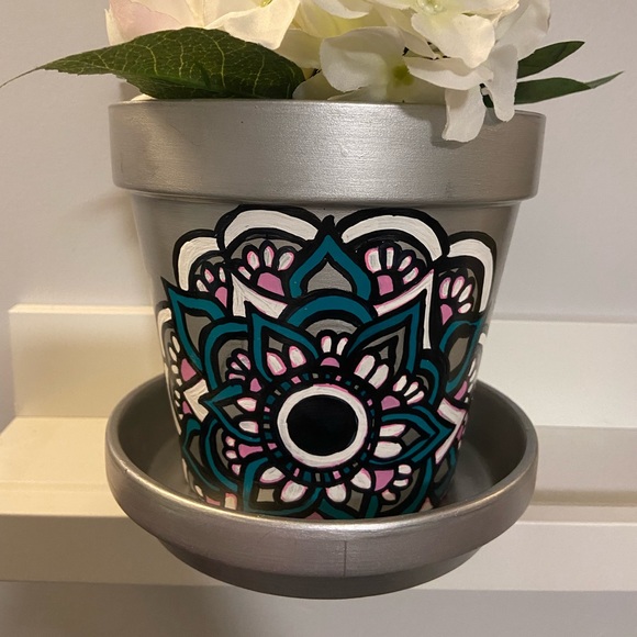 Flower Pot-Handpainted (Terra Cotta) - Picture 2 of 2